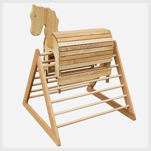 Spielpferd mit Kletterdreieck